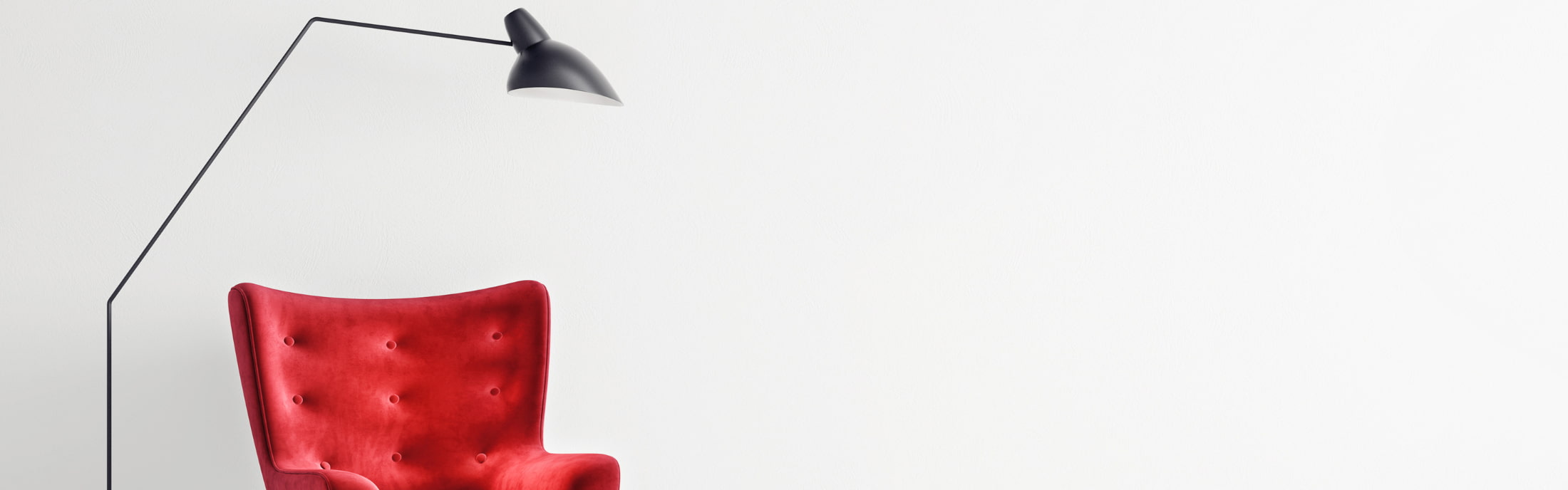 Lampe sur pied et fauteuil