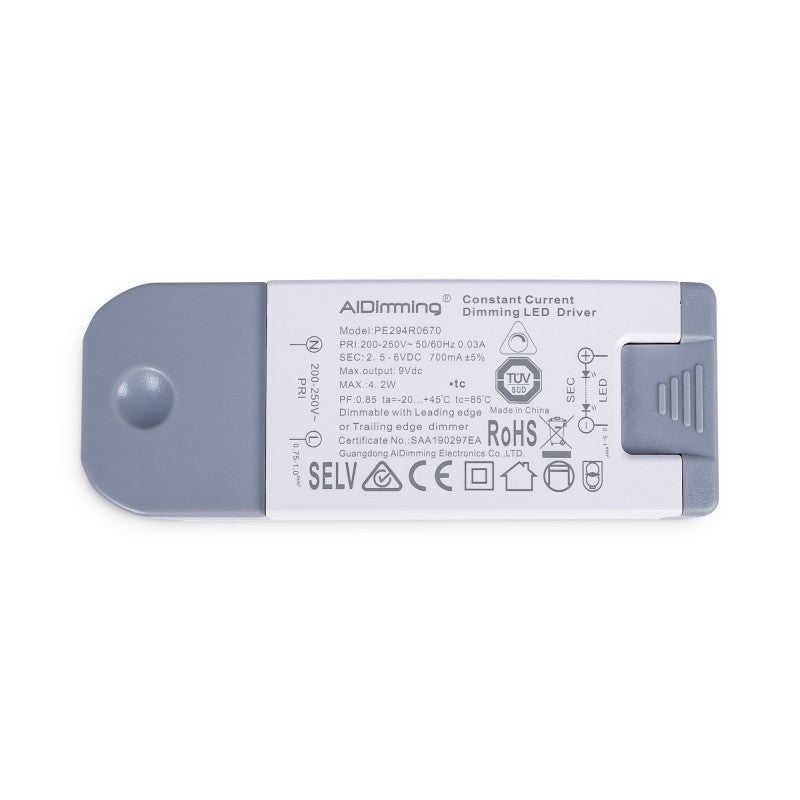 Controlador LED regulable por TRIAC 2-6 V CC - 700 mA - 4,2 W