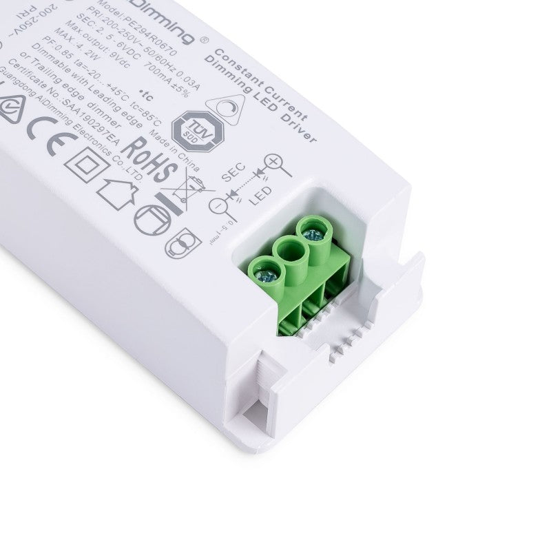 Controlador LED regulable por TRIAC 2-6 V CC - 700 mA - 4,2 W